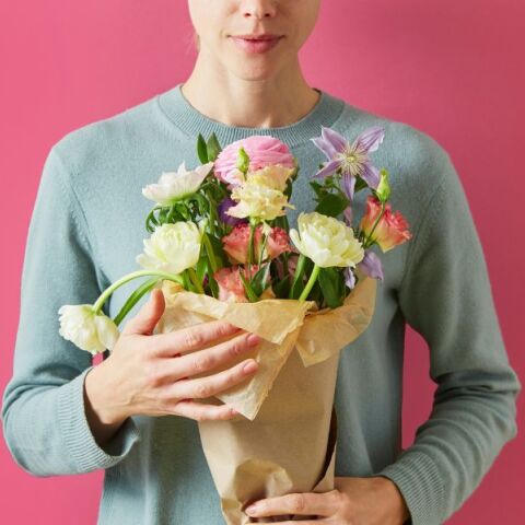 Ποιοι γιορτάζουν σήμερα 12 Ιανουαρίου; Το εορτολόγιο της Athens Voice σου τους θυμίζει. Μην ξεχάσεις να τους δώσεις τις καλύτερες ευχές σου!