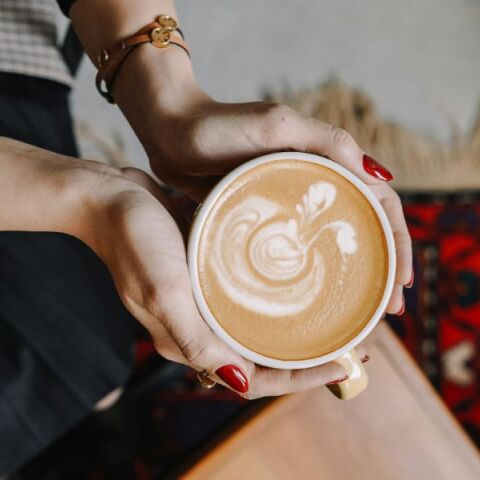 Κόβεις έναν καφέ και γίνεσαι πλούσιος - είναι δυνατόν; 