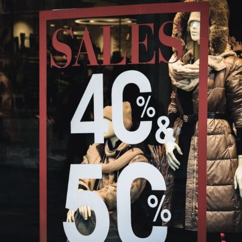 Χειμερινές εκπτώσεις 2025: Ποιες Κυριακές είναι ανοιοχτά τα καταστήματα