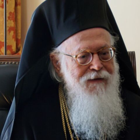 Αρχιεπίσκοπος Αλβανίας Αναστάσιος: Μεταφέρθηκε στη ΜΕΘ μετά το χειρουργείο