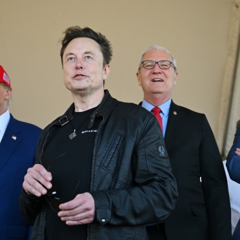 O Μασκ επιτίθεται, η Ευρώπη τι κάνει;