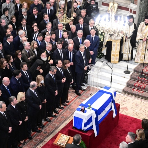 Η απουσία των ... «πρώην» από την κηδεία του Κώστα Σημίτη