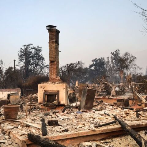Στάχτη έγιναν τα σπίτια εκατομμυρίων διασήμων στο Λος Άντζελες 