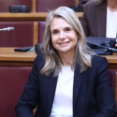 Μιλένα Αποστολάκη: Αποκλειστική ευθύνη της κυβέρνησης οι υπέρογκες αυξήσεις στα ασφάλιστρα υγείας