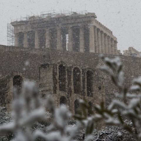 Επιδείνωση θα παρουσιάσει ο καιρός από την Κυριακή έως την Τρίτη με βροχές και καταιγίδες, χιονοπτώσεις, πτώση της θερμοκρασίας και θυελλώδεις ανέμους