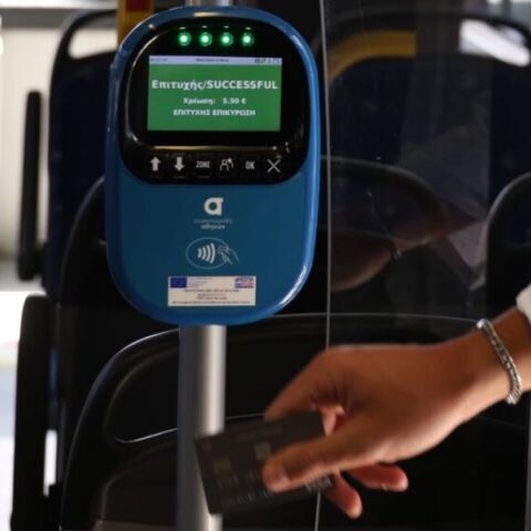 Σε ψηφιακή εποχή οι συγκοινωνίες της Αθήνας - Πρεμιέρα για τις ανέπαφες πληρωμές σε μετρό, τραμ, λεωφορεία και τρόλεϊ - Τα οφέλη για τον επιβάτη