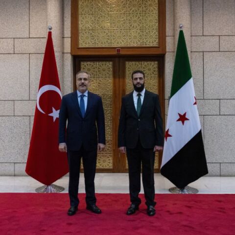 Η Τουρκία προειδοποιεί τη Γαλλία για τη Συρία, διαμηνύει πως θα αντιμετωπίσει την «τρομοκρατική» απειλή προ των πυλών της - Μήνυμα Φιντάν σε υψηλούς τόνους