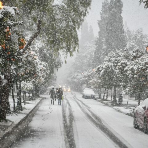 Καιρός: Επικαιροποίηση έκτακτου δελτίου επιδείνωσης από την ΕΜΥ - Πώς θα εκδηλωθούν τα φαινόμενα τις επόμενες ώρες - Χιόνια στα ορεινά