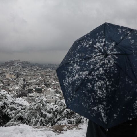 Καιρός: Επιδείνωση έως την Τρίτη με βροχές και καταιγίδες, χιονοπτώσεις, πτώση της θερμοκρασίας και θυελλώδεις ανέμους - Αναλυτική πρόγνωση