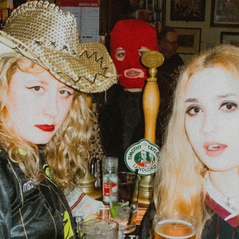 Lambrini Girls: Επαναφέρουν την αγγλική punk στο τραπέζι