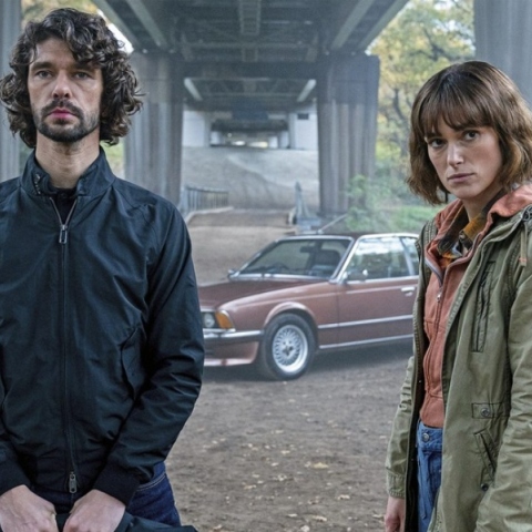 Μαύρα Περιστέρια | Netflix: Comfort βρετανική κατασκοπεία και συμπάθεια 