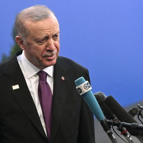 Πάλι υποψήφιος ο Ερντογάν; - Πώς θα ξεπεράσει τα εμπόδια στον δρόμο για μια τρίτη θητεία