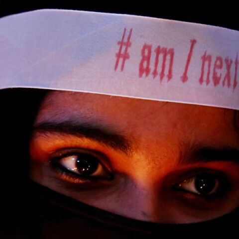 Γυναίκα στην Ινδία καταγγέλλει βιασμούς από 64 άνδρες - Η αστυνομία συνέλαβε 28 άτομα μέχρι στιγμής - Η κακοποίηση ξεκίνησε από τα 13 της. 