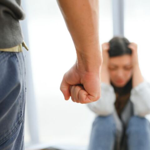 Μυτιλήνη: Επιτέθηκε και τραυμάτισε άγνωστή του γυναίκα - προσήχθη στην Εισαγγελία και αφέθηκε ελεύθερος - Έχει απασχολήσει και στο παρελθόν τις αρχές