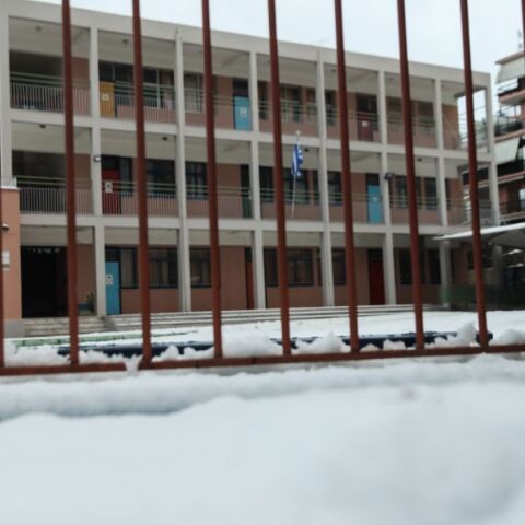 Καιρός: Ποια σχολεία θα παραμείνουν κλειστά την Τετάρτη λόγω των χιονιών