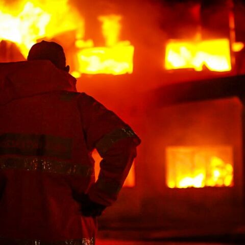 Κάηκαν ολοσχερώς οι αποθήκες του «Καραμολέγκος» στο Κορωπί - Η ανακοίνωση της εταιρίας