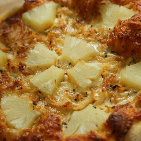 Πιτσαρία στη Βρετανία τιμολογεί 100 λίρες τη χαβανέζικη παραλλαγή του εδέσματος με ανανά, ώστε να αποτρέψει τους πελάτες να την παραγγείλουν