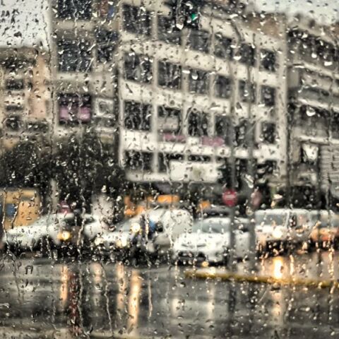 Καιρός: Βροχές, καταιγίδες και τσουχτερό κρύο την Τετάρτη