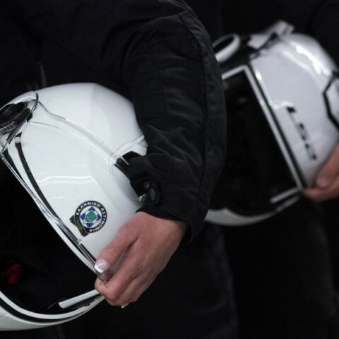 Συζύγος αστυνομικού της Βουλής: Βρισκόταν κάτω από το καθεστώς εξαναγκασμού, φόβου και τρόμου, είπε ο δικηγόρος της