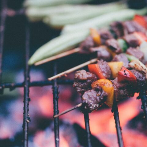 Τσικνοπέμπτη 2025: Πότε πέφτει φέτος