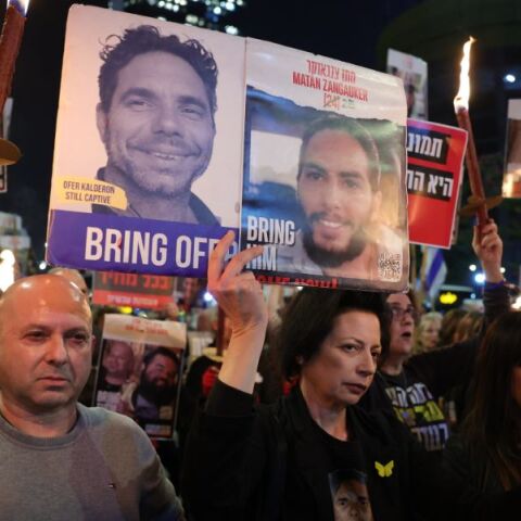 Η Χαμάς έδωσε στο Ισραήλ τα ονόματα των πρώτων ομήρων που θα απελευθερωθούν