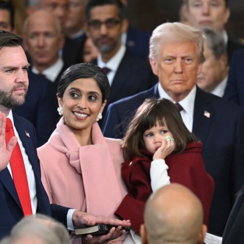 ΗΠΑ: Ο Τζέι Ντι Βανς ορκίστηκε αντιπρόεδρος - Ο γερουσιαστής του Οχάιο έκανε στροφή 180 μοιρών σε σχέση με τον Ντόναλντ Τραμπ