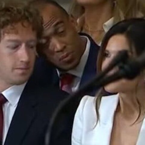 Τον πρόδωσε το βλέμμα τον κύριο Ζάκερμπεργκ