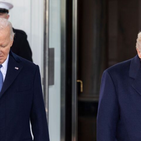 Ορκωμοσία Τραμπ: Ο Ντόναλντ Τραμπ και ο Τζο Μπάιντεν έφτασαν μαζί στο Καπιτώλιο - Αντίστροφη μέτρηση για την αλλαγή σκυτάλης στον Λευκό Οίκο.