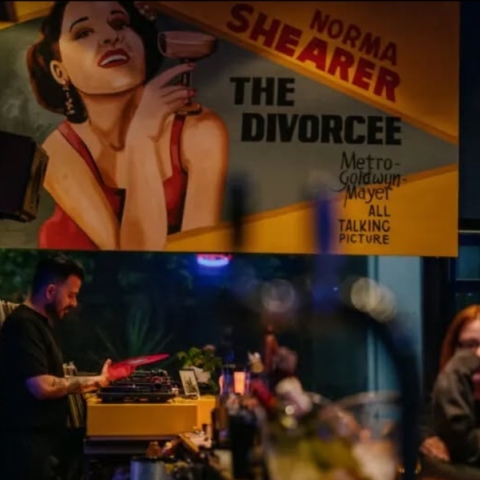  Πού θα βρεις το πιο ρετρό listening bar της Αθήνας