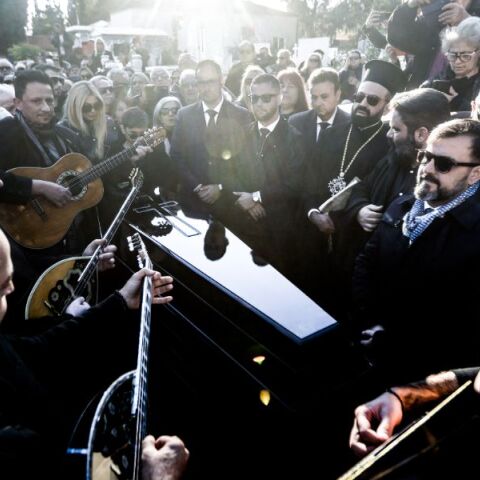 Καίτη Γκρέυ: Τα δύο τραγούδια με τα οποία την αποχαιρέτησαν στην κηδεία 