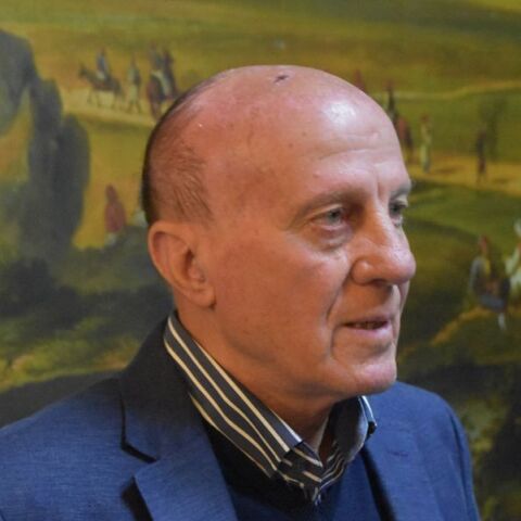 Διασωληνωμένος σε κρίσιμη κατάσταση ο Μίμης Δομάζος 