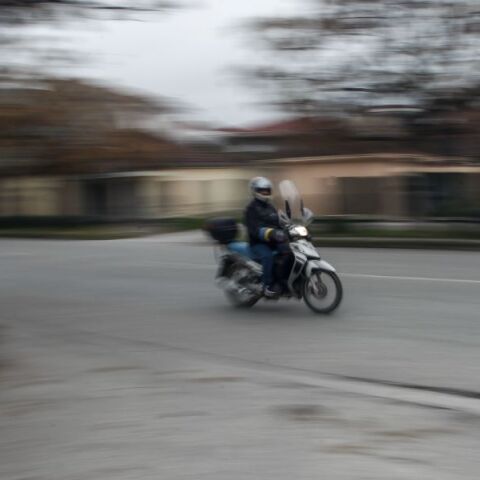 Τέλος η βενζίνη σε οδηγούς μηχανής που δεν φορούν κράνος με τον νέο ΚΟΚ Τέλος η βενζίνη σε οδηγούς μηχανής που δεν φορούν κράνος με τον νέο ΚΟΚ 