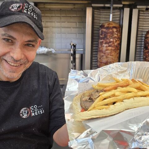 Πού θα βρεις σάντουιτς με κοκορέτσι στο κέντρο της Αθήνας;