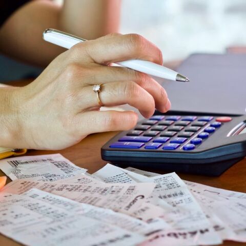 Αύξηση 7,3% στο διαθέσιμο εισόδημα των νοικοκυριών το γ' τρίμηνο του 2024 σύμφωνα με την ΕΛΣΤΑΤ - Αναλυτικά τα στοιχεία για την οικονομία