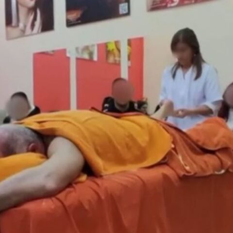 Εύβοια: Καθηγητής έβαλε μαθητές να του κάνουν μασάζ ενώ ήταν ημίγυμνος 