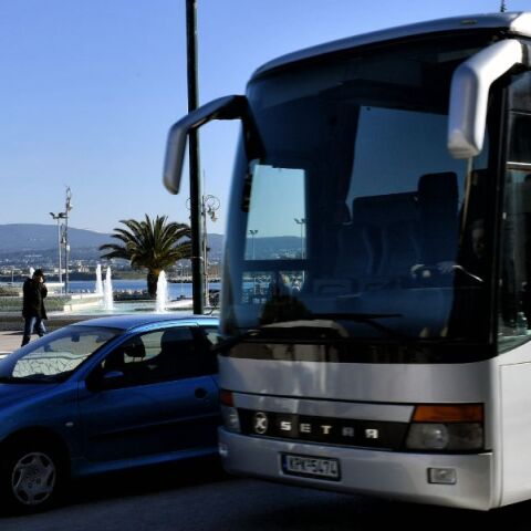 Δεν αφήνει ούτε λεπτό το κινητό από το χέρι του και τρέχει με 100