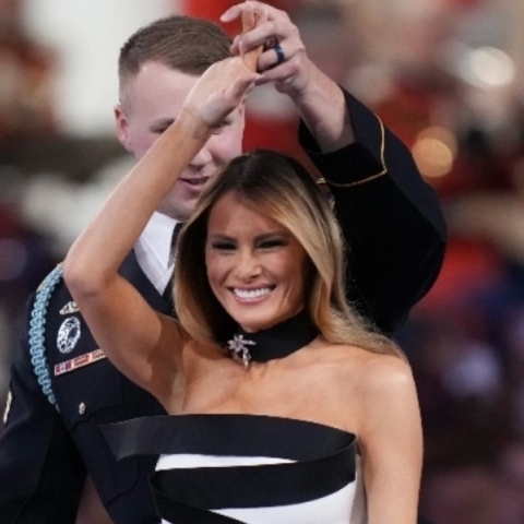 Η Μελάνια Τραμπ και ο χορός της με τον λοχία Χένρι Γουόλερ