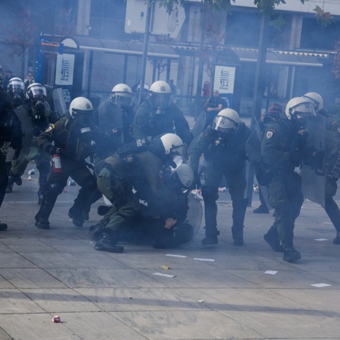 Επεισόδια στα συλλαλητήρια για τα Τέμπη σε Αθήνα και Θεσσαλονίκη