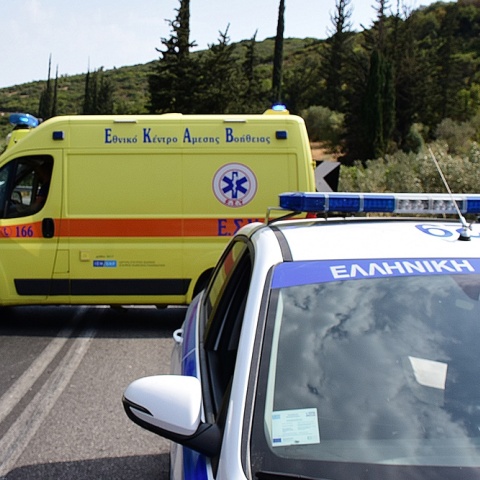 Ασθενοφόρο και περιπολικό