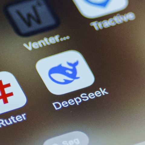 Η εφαρμογή DeepSeek στα κινητά 