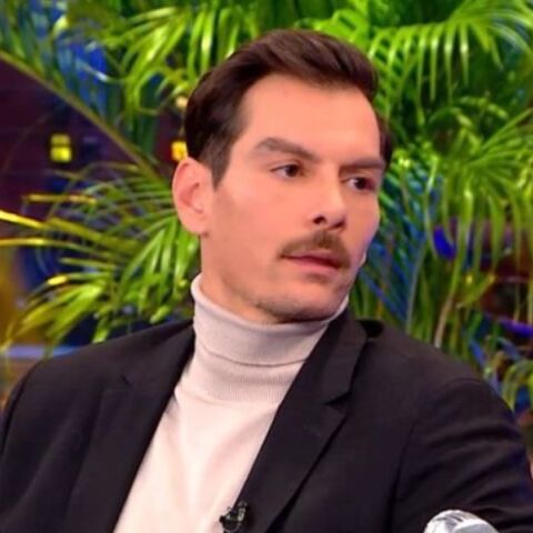 Γιάννης Κουκουράκης: Είμαι κατά του γάμου - Θα παντρευόμουν με μαγιό και παντόφλα