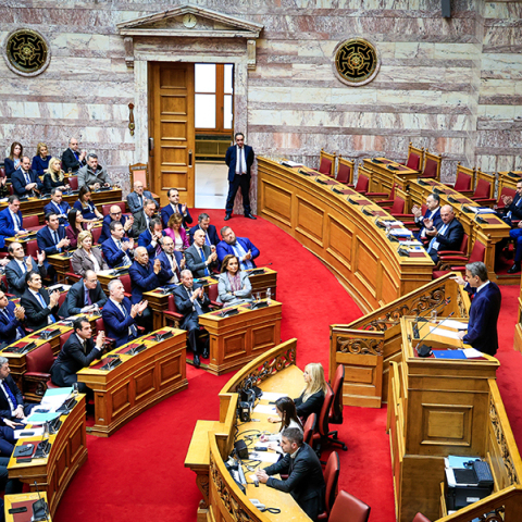 Κυβέρνηση: Συσπείρωση του δεξιού πυλώνα με στόχο την αυτοδυναμία