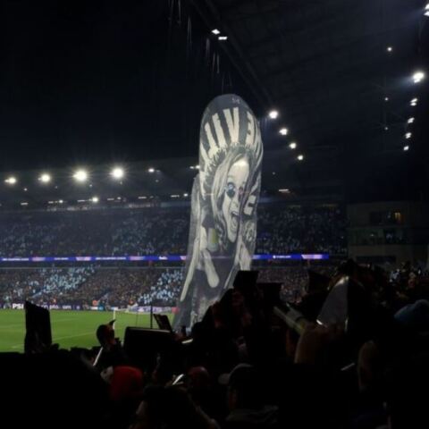 Άστον Βίλα: Μυθικό κορεό με τη μορφή του Όζι Όζμπορν