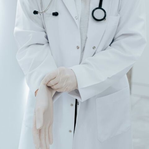 Γαλλία: Γυναικολόγος αρνήθηκε να εξετάσει τρανς γυναίκα - Του επιβλήθηκε απαγόρευση άσκησης επαγγέλματος για έναν μήνα