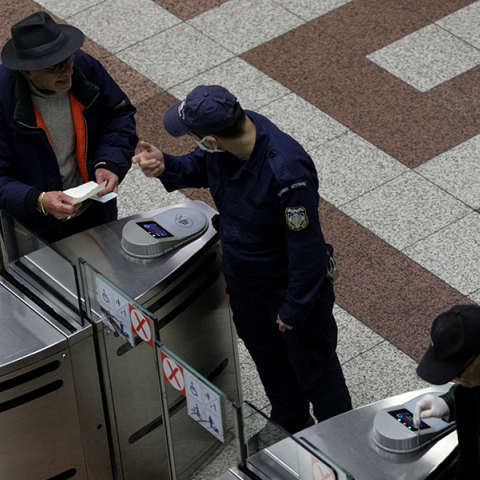 Μετά την επιτυχία της Πανεπιστημιακής, η κυβέρνηση ανακοινώνει τη «Συγκοινωνιακή Αστυνομία»