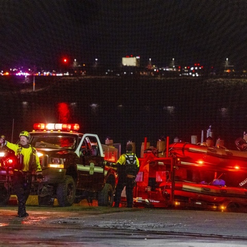 Στιγμιότυπο από τις έρευνες μετά τη σύγκρουση στην Ουάσινγκτον