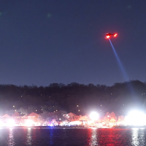 Αεροπορικό δυστύχημα στην Ουάσινγκτον: Θα μπορούσε να αποφευχθεί η τραγωδία; - Έρευνες για επιζώντες