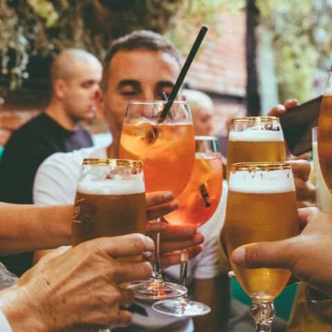  Γαλλία: Γυναίκα ήπιε σε μπυραρία εμφιαλωμένο νερό που περιείχε καυστική σόδα