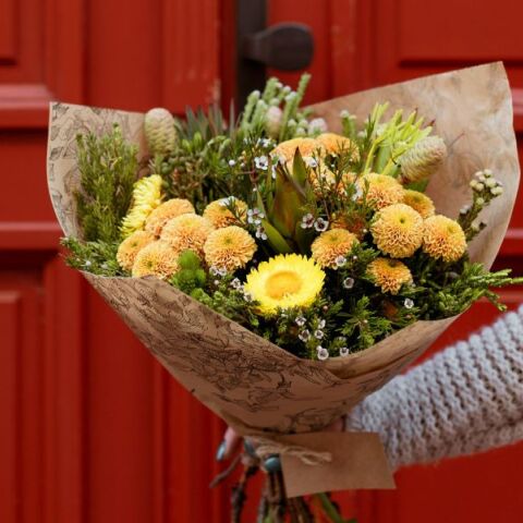 Ποιοι γιορτάζουν σήμερα; Το εορτολόγιο της Athens Voice σου τους θυμίζει. Μην ξεχάσεις να τους δώσεις τις καλύτερες ευχές σου!