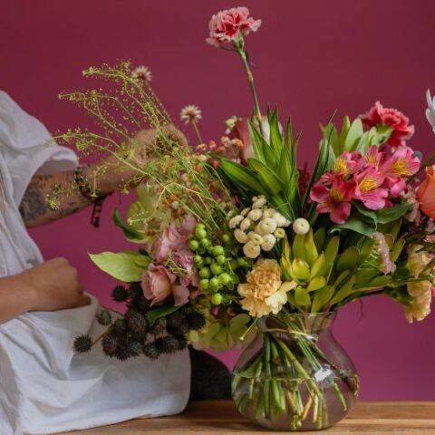 Ποιοι γιορτάζουν σήμερα 3 Φεβρουαρίου; Το εορτολόγιο της Athens Voice σου τους θυμίζει. Μην ξεχάσεις να τους δώσεις τις καλύτερες ευχές σου!